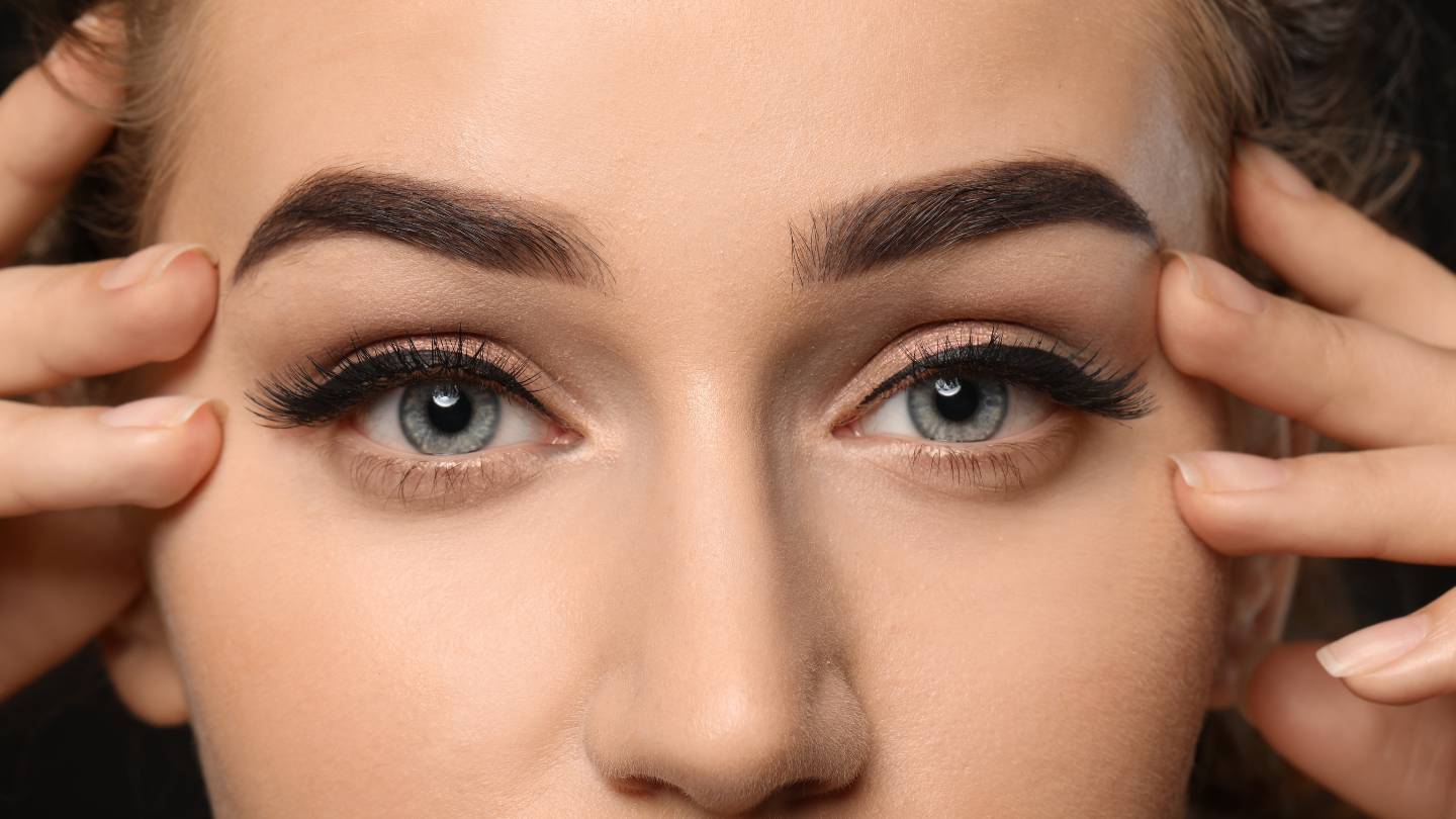 the role of color in eyebrow feathering 1