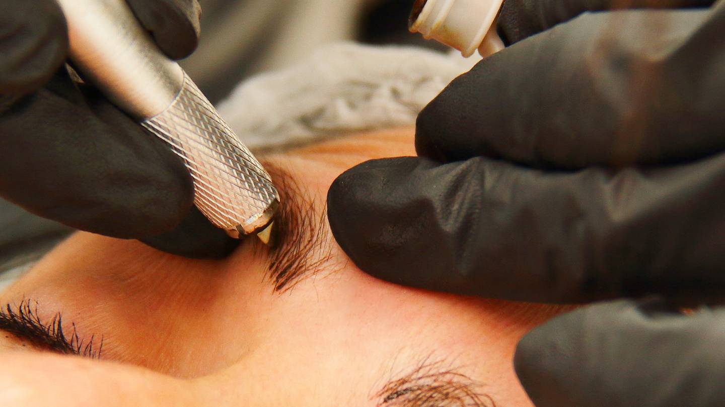 what are the primary benefits of microblading for eyebrows